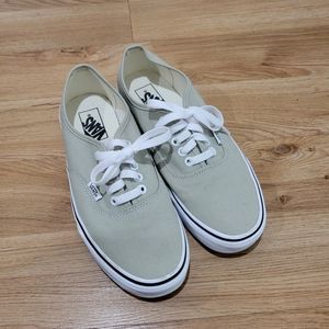 Women's vans authentic size 9